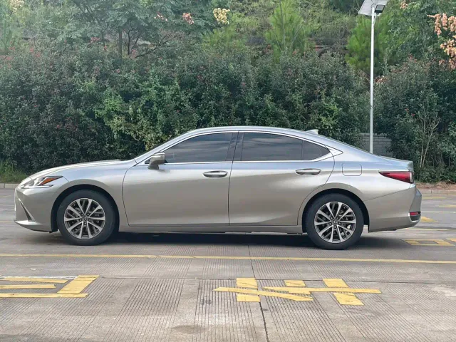 Lexus ES — Фото автомобиля 8