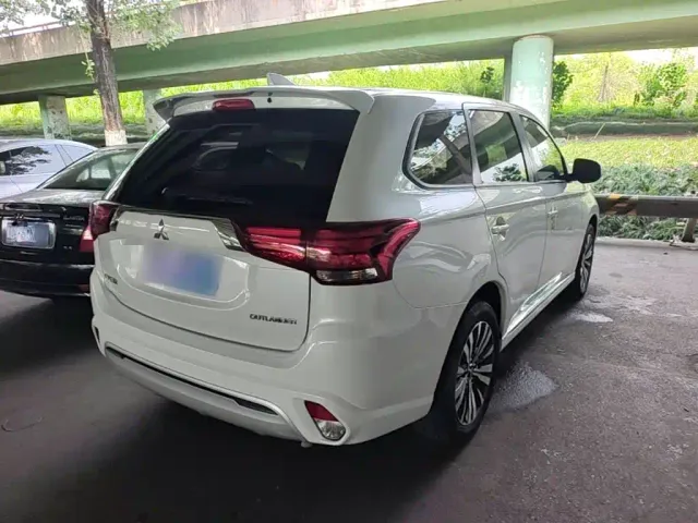 Mitsubishi Outlander — Фото автомобиля 6