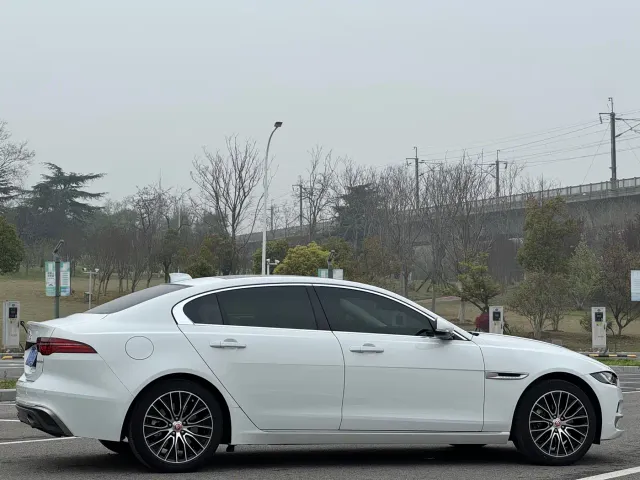 Jaguar XEL — Фото автомобиля 16