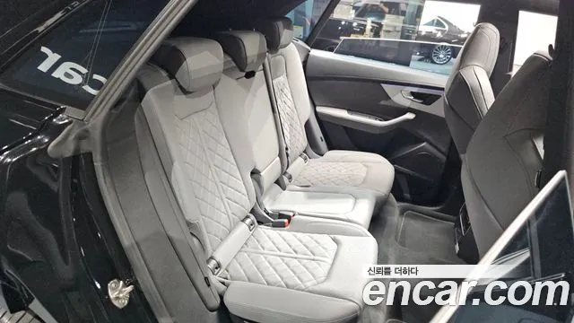 Audi Q8 55 TFSI quattro Premium — Фото автомобиля 11