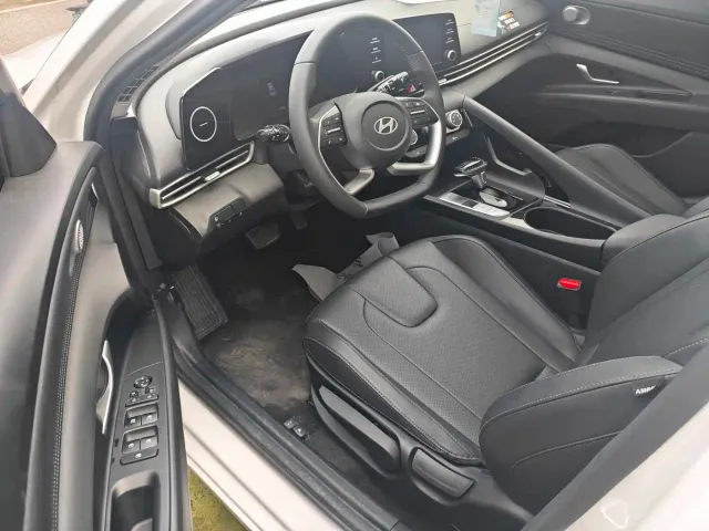 Hyundai Elantra 2023 1.5L CVT GLX Elite Edition — Фото автомобиля 4