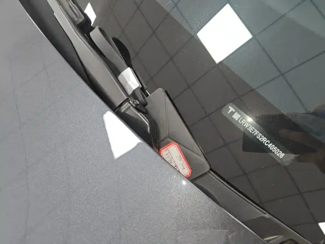 Tesla Model 3 — Фото автомобиля 8