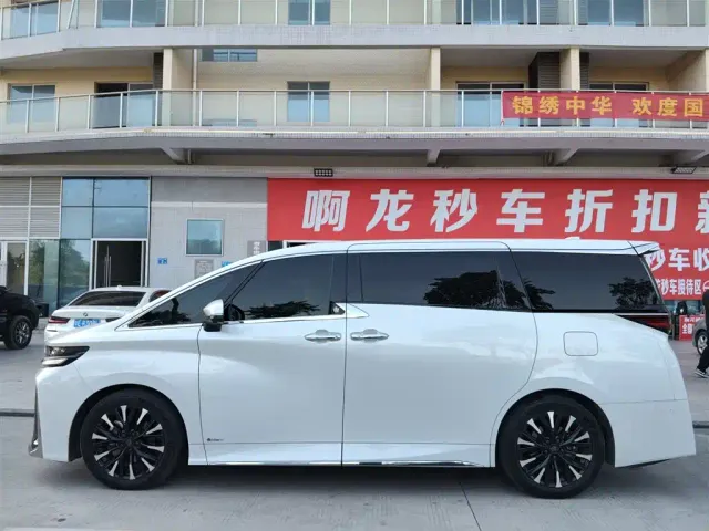 Toyota Vellfire — Фото автомобиля 9
