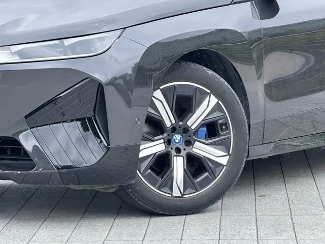 BMW iX — Фото автомобиля 3