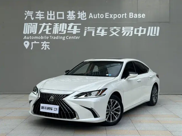 Фотография автомобиля — Lexus ES