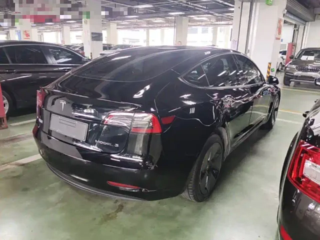 Tesla Model 3 — Фото автомобиля 6