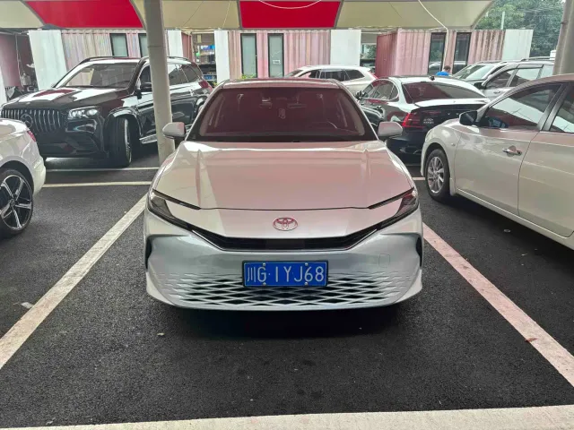 Toyota Camry — Фото автомобиля 2