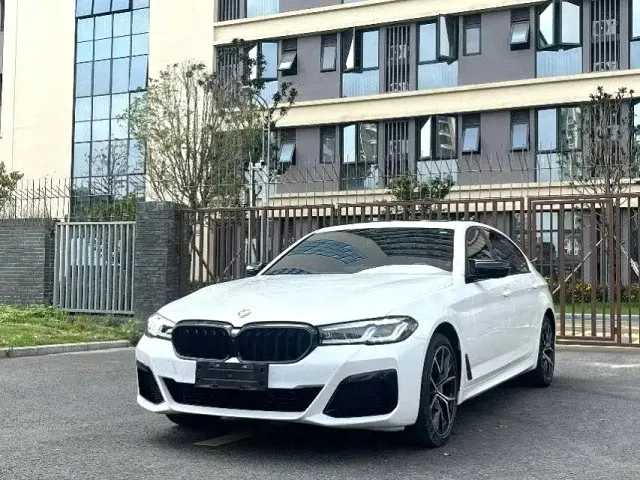 Фотография автомобиля — BMW 5 Series