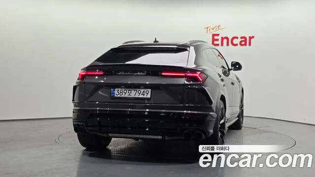 Lamborghini Urus — Фото автомобиля 4