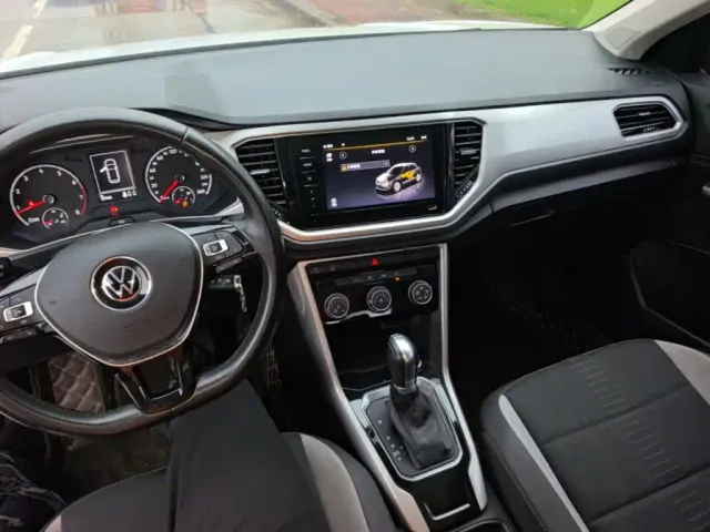 Volkswagen T-Roc — Фото автомобиля 9