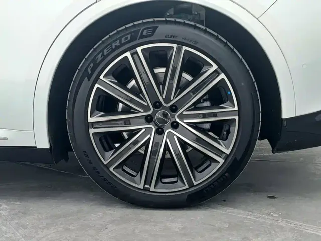 Zhijie Luxeed R7 2024 Pure Electric 667km Max — Фото автомобиля 12