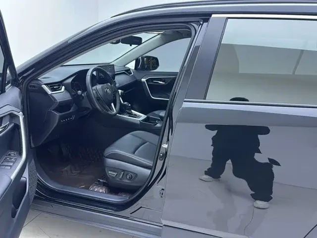 Toyota RAV4 — Фото автомобиля 14