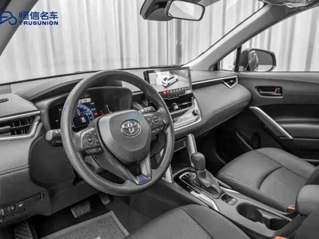 Toyota Corolla Cross — Фото автомобиля 12
