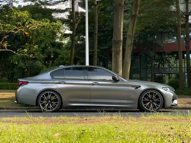 BMW 5 Series — Фото автомобиля 8