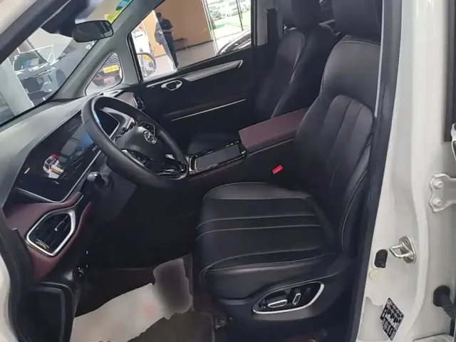 GAC Trumpchi M6 — Фото автомобиля 14