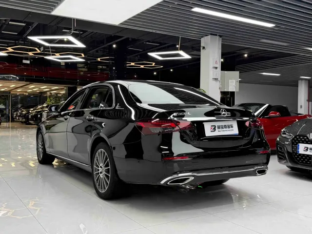 Mercedes-Benz E-Class — Фото автомобиля 14