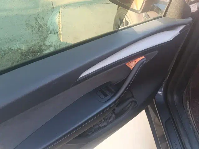 Tesla Model Y — Фото автомобиля 7