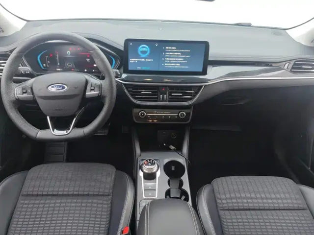 Ford Focus — Фото автомобиля 12