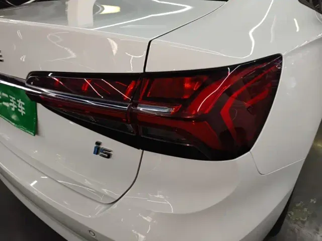 Roewe i5 — Фото автомобиля 7