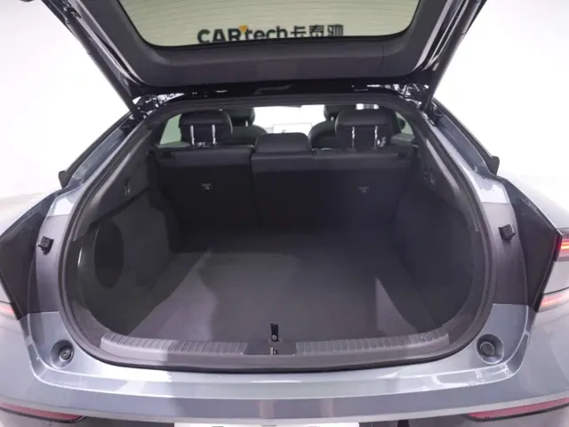 Xpeng P7+ — Фото автомобиля 20