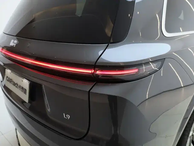 Li Auto L9 — Фото автомобиля 17