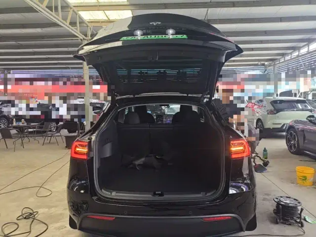 Tesla Model Y — Фото автомобиля 18