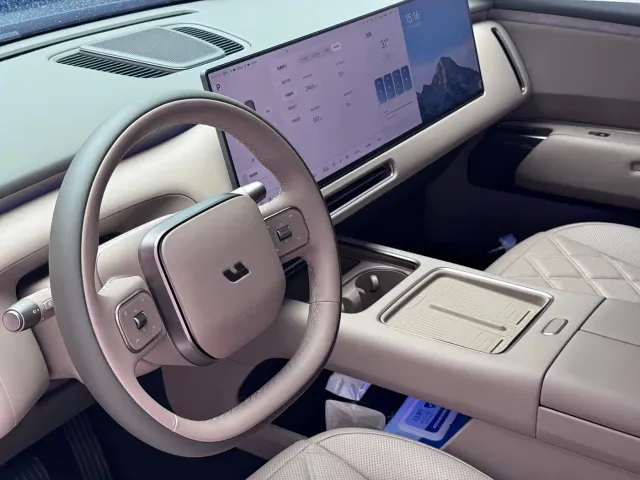 Li Auto L9 — Фото автомобиля 7