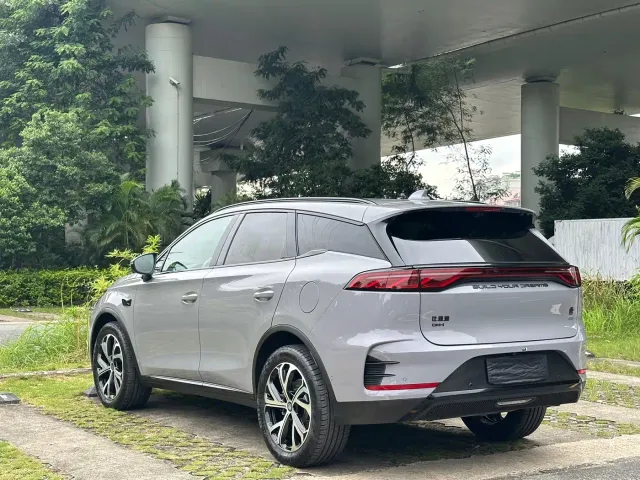 BYD Tang — Фото автомобиля 4