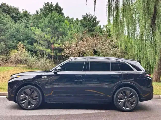 Li Auto L7 — Фото автомобиля 3