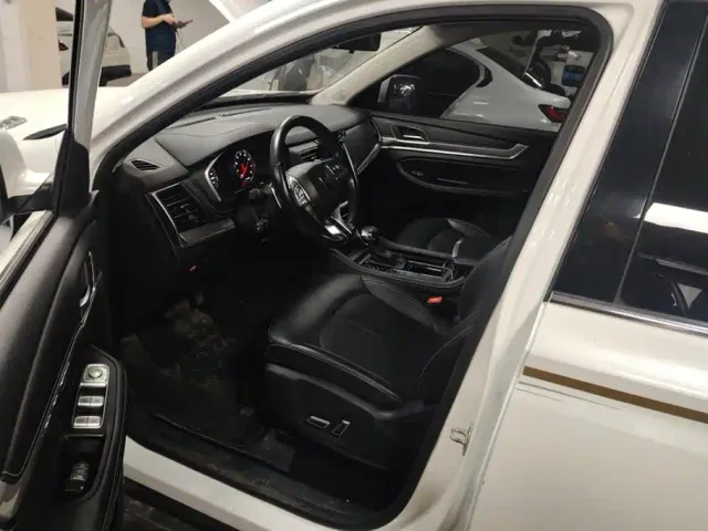 Roewe RX8 — Фото автомобиля 9
