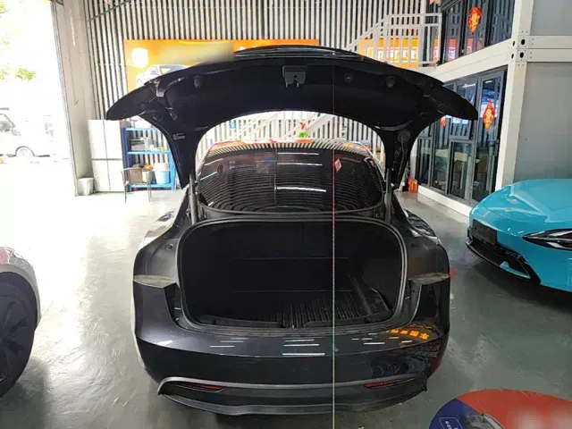 Tesla Model 3 2023 Rear-Wheel Drive — Фото автомобиля 18