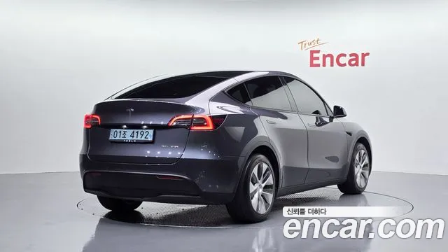 Tesla Model Y — Фото автомобиля 2