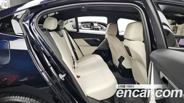 BMW 5-Series — Фото автомобиля 11