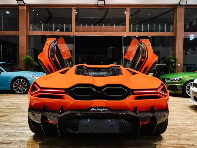 Lamborghini Revuelto — Фото автомобиля 6