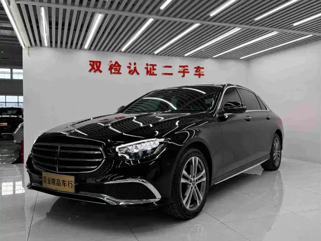 Фотография автомобиля — Mercedes-Benz E-Class