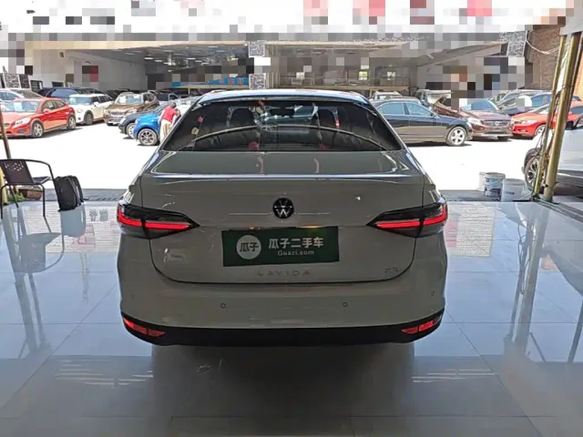 Volkswagen Lavida — Фото автомобиля 5