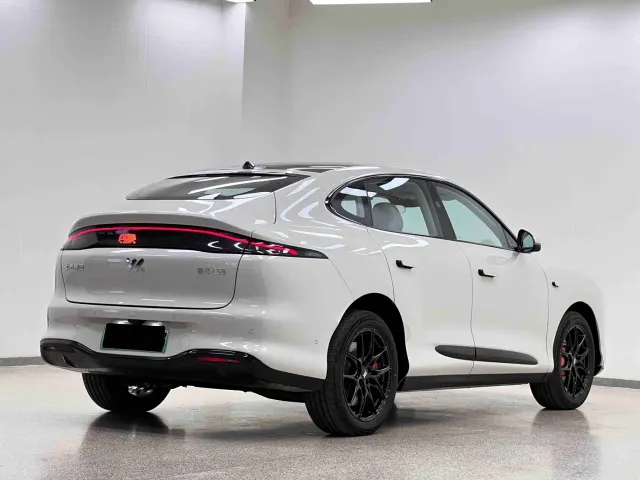 IM Motors LS6 — Фото автомобиля 7