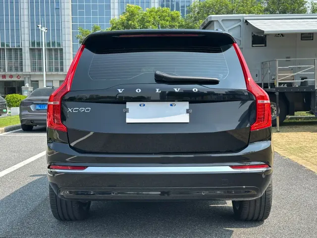 Volvo XC90 — Фото автомобиля 12