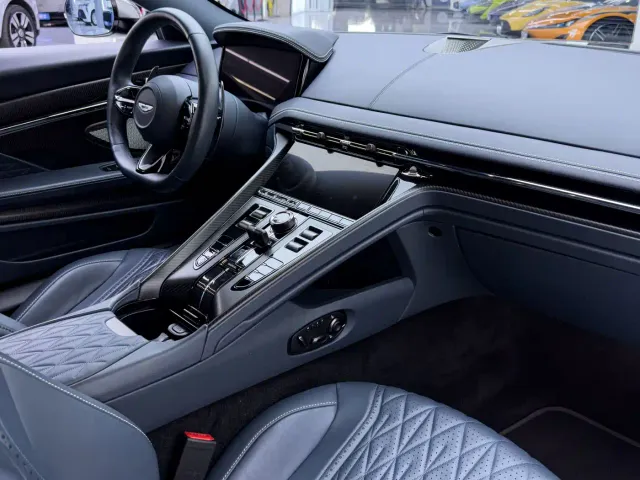 Aston Martin DB12 — Фото автомобиля 17