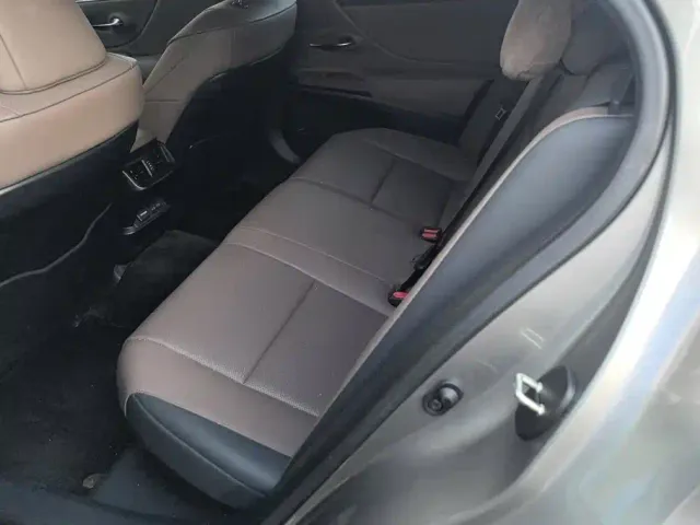 Lexus ES — Фото автомобиля 11