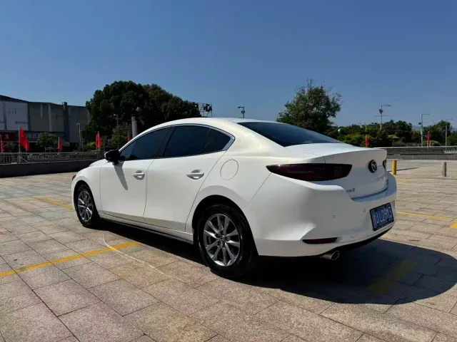 Mazda Axela — Фото автомобиля 6