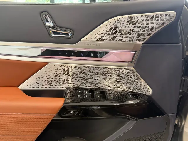 BMW i7 — Фото автомобиля 7