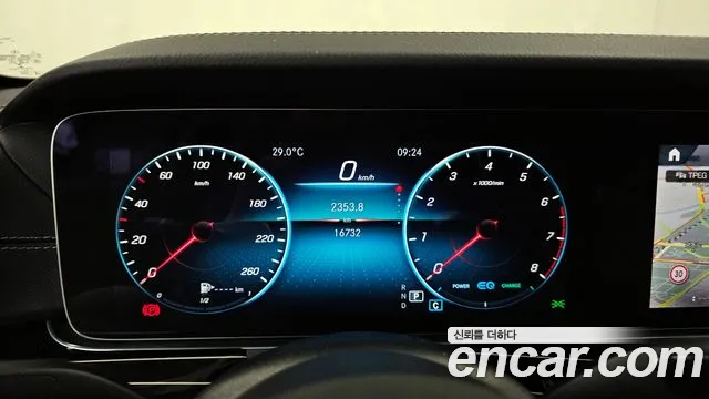 Mercedes-Benz E-Class — Фото автомобиля 8