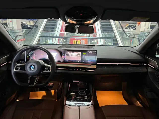 BMW 5 Series — Фото автомобиля 17