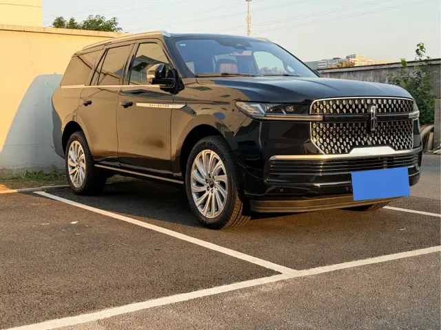 Lincoln Navigator — Фото автомобиля 3