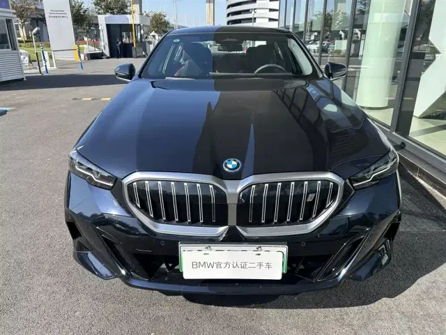 BMW i5 — Фото автомобиля 2