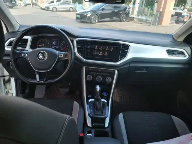 Volkswagen T-Roc — Фото автомобиля 9