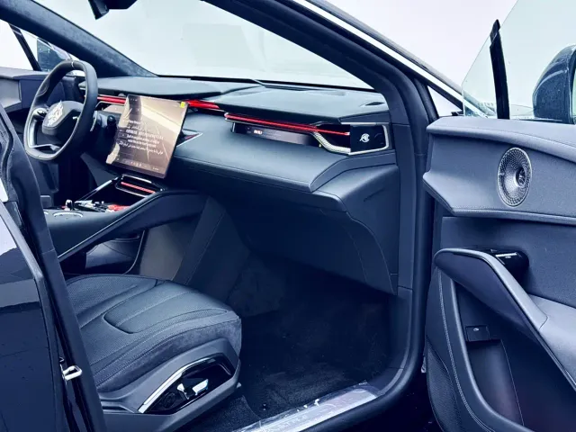 Lotus Eletre — Фото автомобиля 10