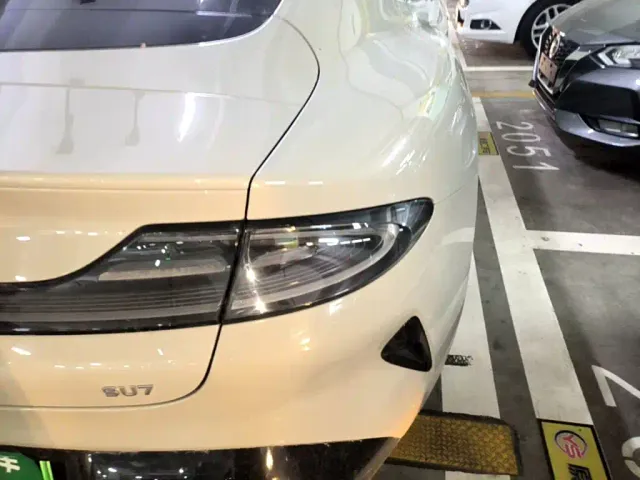 Xiaomi SU7 — Фото автомобиля 7