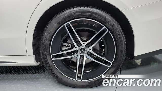 Mercedes-Benz E-Class — Фото автомобиля 17